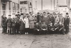 Коллектив оперативно-производственной службы № 9 после субботника. 1976 год