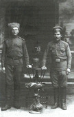 Нежданов Михаил Дмитриевич (слева)