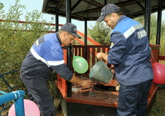 Работники УМТСиК первыми попробовали воду из возрожденного источника
