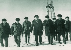 Бригада бурового мастера Степана Иванова, пробурившая разведочную скважину № 13, 1 января 1967 года