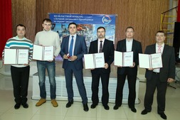 Победитель Павел Брумин (крайний справа) и его коллеги — лауреаты конкурса