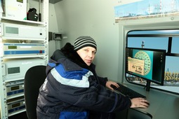 Александр Прокопец проводит исследование атмосферного воздуха