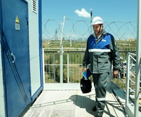 Старший мастер службы энергоснабжения по электрохимзащите ГПУ Алексей Чернов приступает к выполнению практического задания