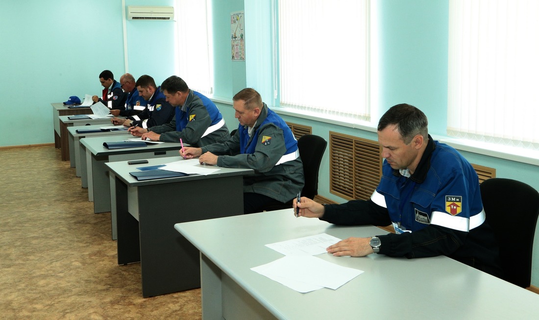 На первом этапе конкурсанты отвечали на вопросы, связанные с электроникой, электрохимической защитой от коррозии, охраной труда и другие