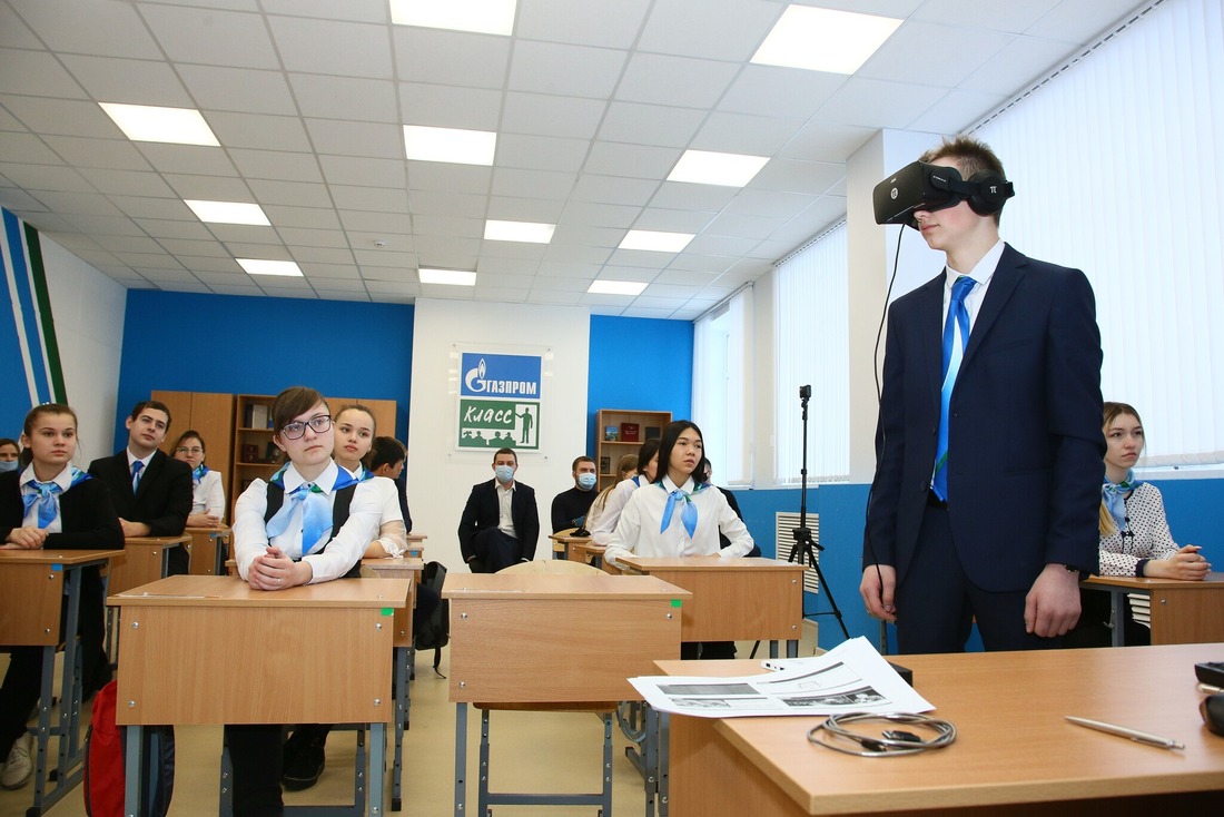 Занятие, направленное на популяризацию новых цифровых технологий, для учеников "Газпром — класса" проводят специалисты ООО "Газпром добыча Оренбург"