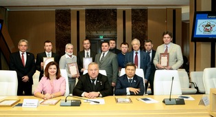 На церемонию вручения наград комитета по обороне Государственной Думы РФ были приглашены члены Общественного совета проекта "Историческая память", которые внесли в его реализацию большой личный вклад