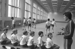 Юные жители Оренбурга в 1983 году получили возможность заниматься в новом спортивном зале Дворца