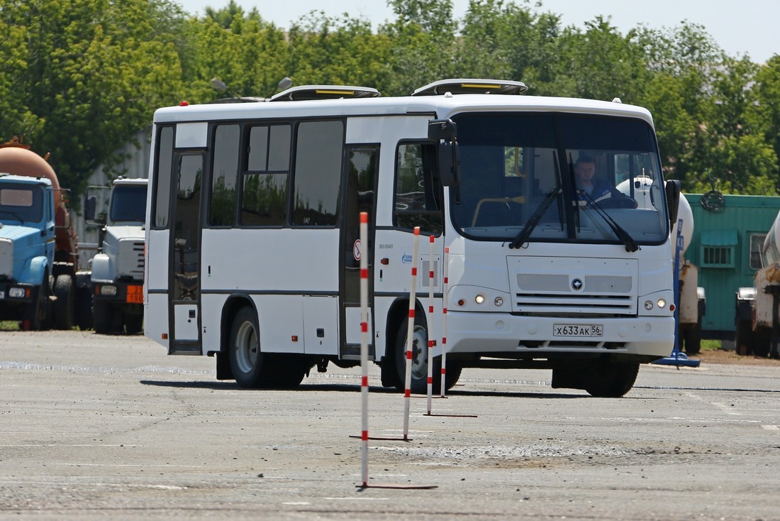 Мастерство водителей автобусов помогает с комфортом доставлять газовиков на работу и домой