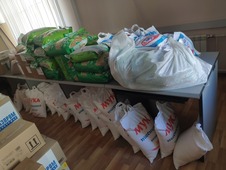 В пункте сбора помощи для Донбасса принимались продукты питания с длинным сроком хранения, медикаменты, бытовая химия и другие необходимые предметы