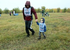 Самому юному участнику "Кросса нации" в селе Павловка всего три года