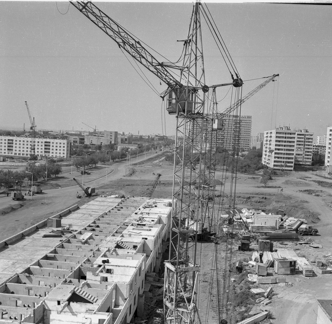 Строительство города оренбург. Улица Чкалова Оренбург 1980. Город Оренбург Чкалова 70. Улица Чкалова Оренбург СССР. Оренбург Чкалова 1970г.