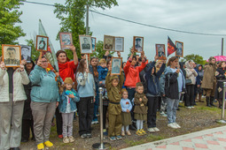 Жители села Новопавловка Акбулакского района пришли на празднование Дня Победы с портретами своих героических предков