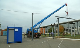 Производится монтаж эстакады для энергоснабжения нового оборудования