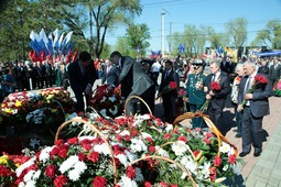 Возложение цветов к мемориалам Победы