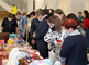 Фойе Дворца культуры и спорта «Газовик» в день открытия ярмарки было переполнено