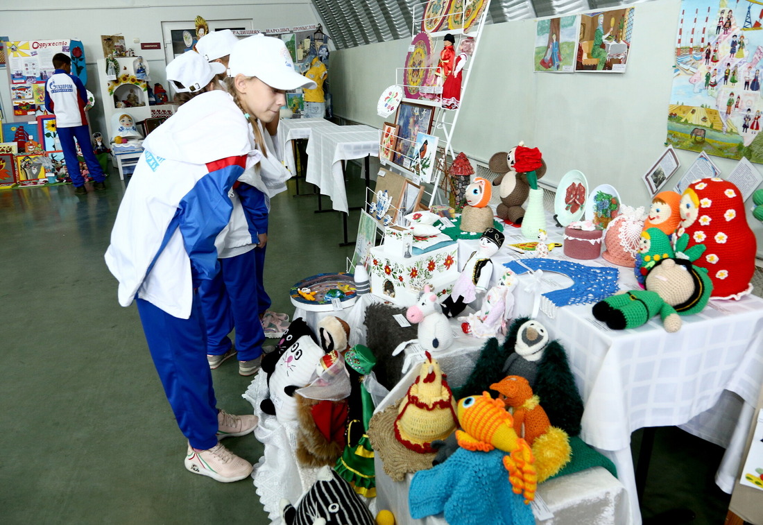 Выставка работ, подготовленных детскими учреждениями на конкурсы декоративно-прикладного искусства и стенных газет