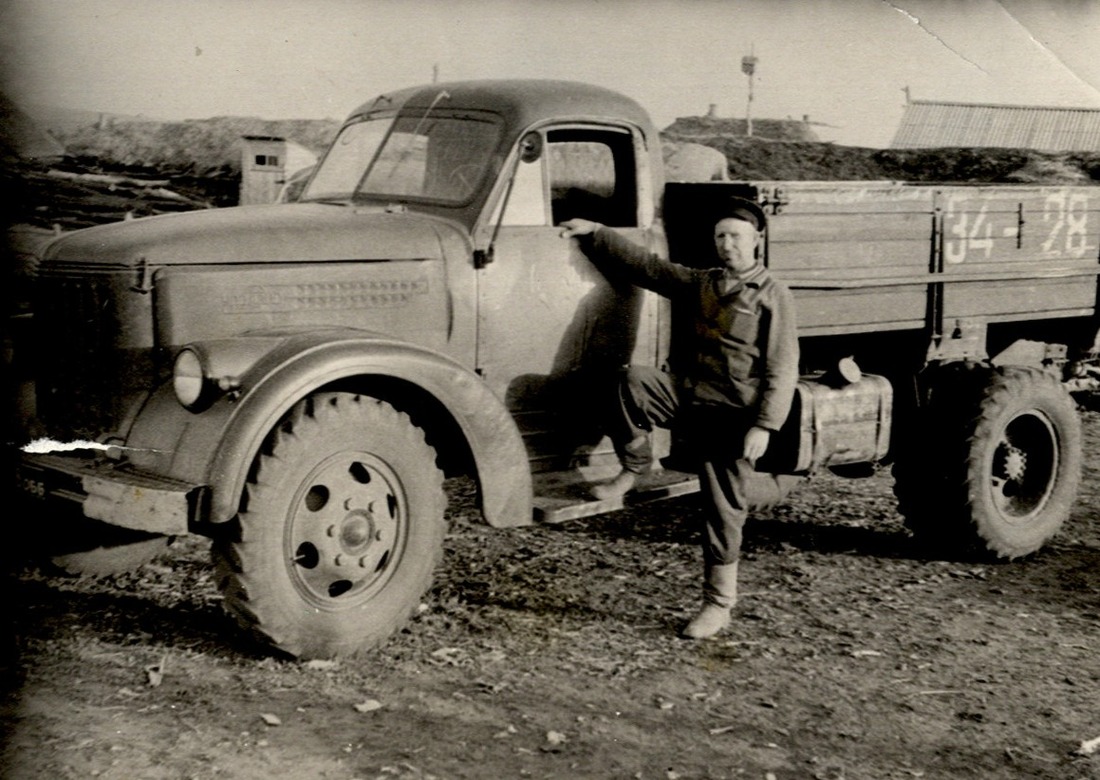 Григорий Никанорович после войны работал на автомобиле ГАЗ-51, село Малая Ремизенка Оренбургской области