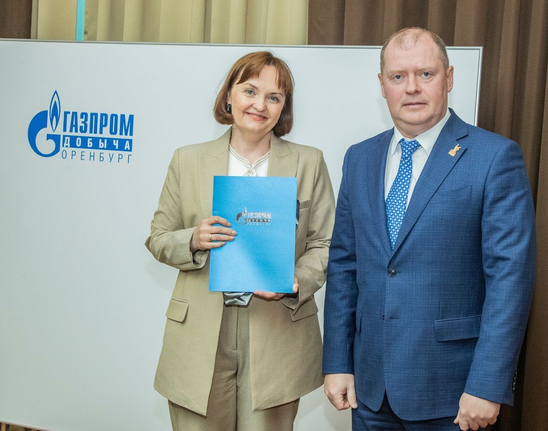 Благодарственное письмо генерального директора Общества вручено ведущему специалисту по охране труда управления материально-технического снабжения и комплектации Алевтине Бутенко