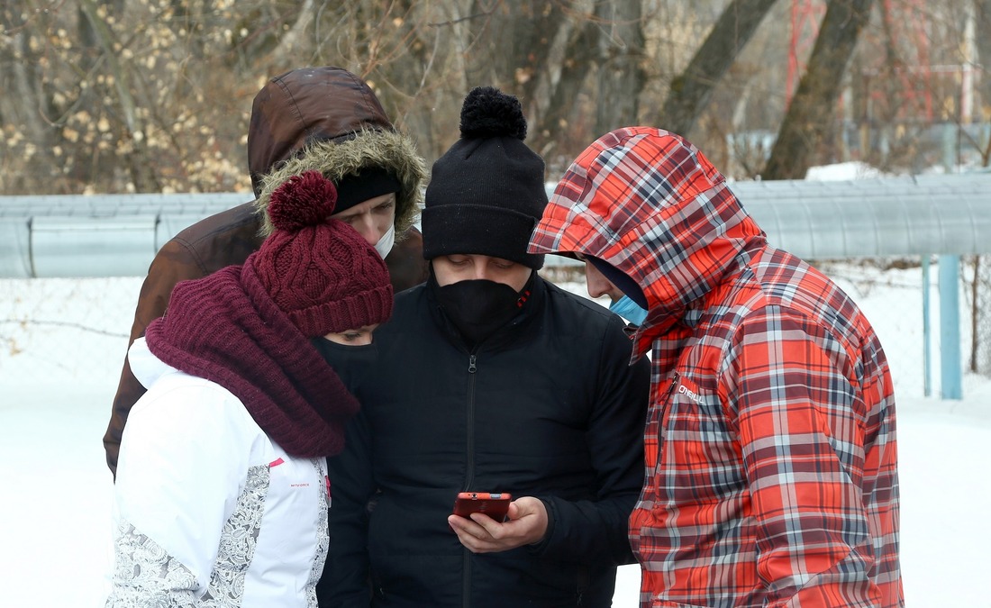 Молодые работники ООО "Газпром добыча Оренбург" решают задания игры-квеста «Мозговой штурм»