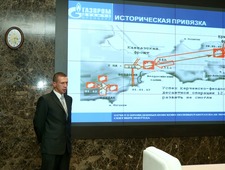 Командир поискового отряда Александр Соколов рассказывает о раскопках, проведенных в Республике Крым