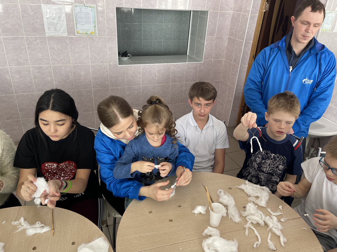 Молодые оренбургские газодобытчики проводят развивающие занятия с детьми
