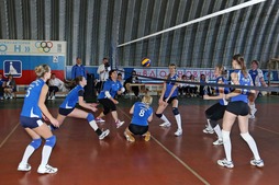 Волейбольный матч женских дружин гелиевого завода и администрации Общества