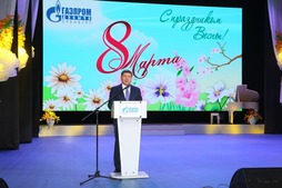 Владимир Кияев поздравил женщин с 8 Марта
