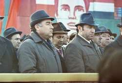 Митинг, посвященный пуску третьей очереди газоперерабатывающего завода. 1978 год