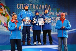 Максим Гребнев (в центре) лучший среди юных мастеров малой ракетки