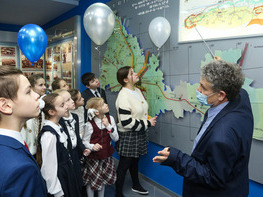 Детей заинтересовала карта, на которой отображены объекты ООО "Газпром добыча Оренбург"